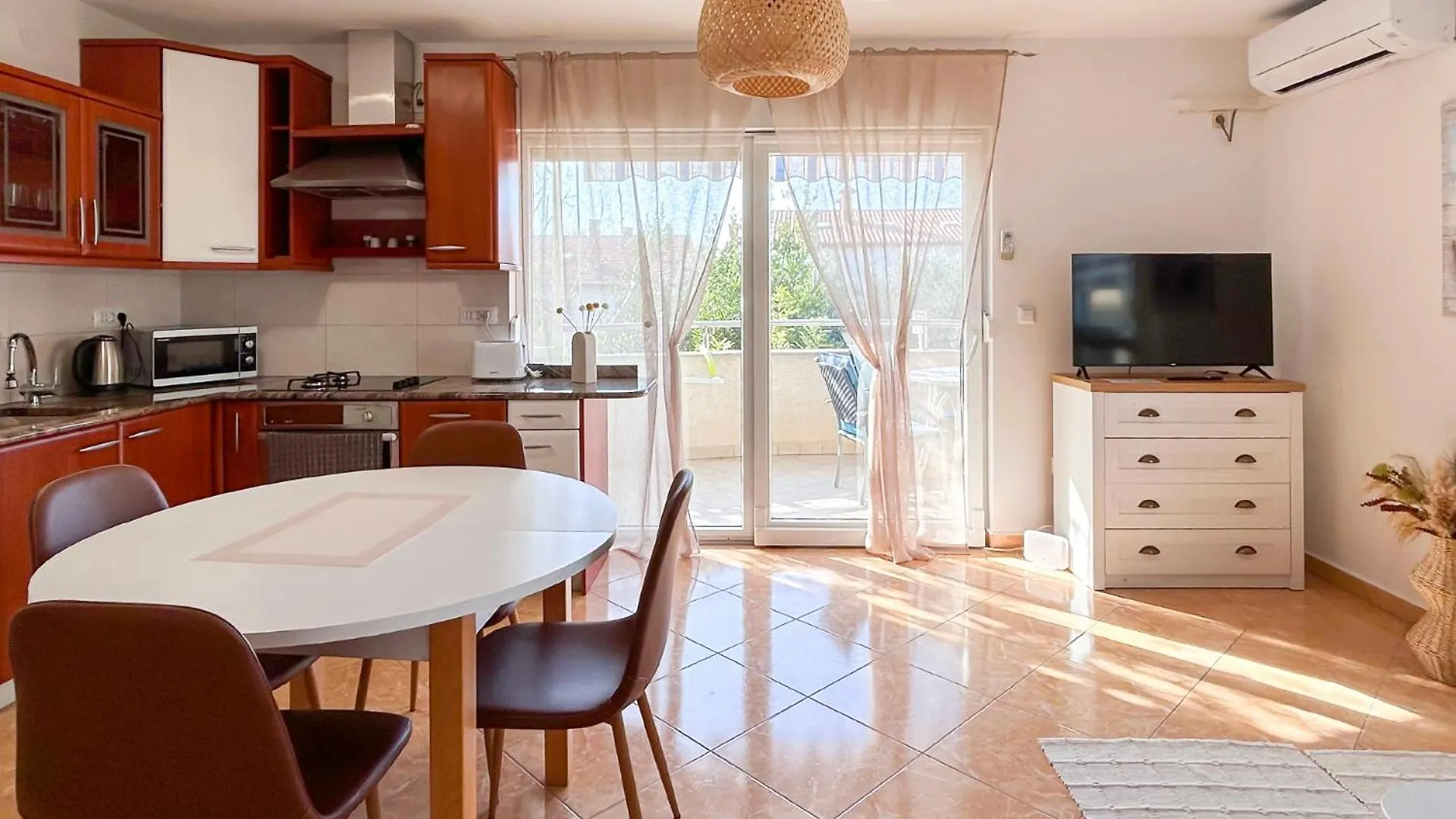 Hanna - 500M From The Beach Medulin Apartment